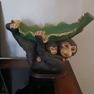 Charming Monkey Leaf Art Sculpture
